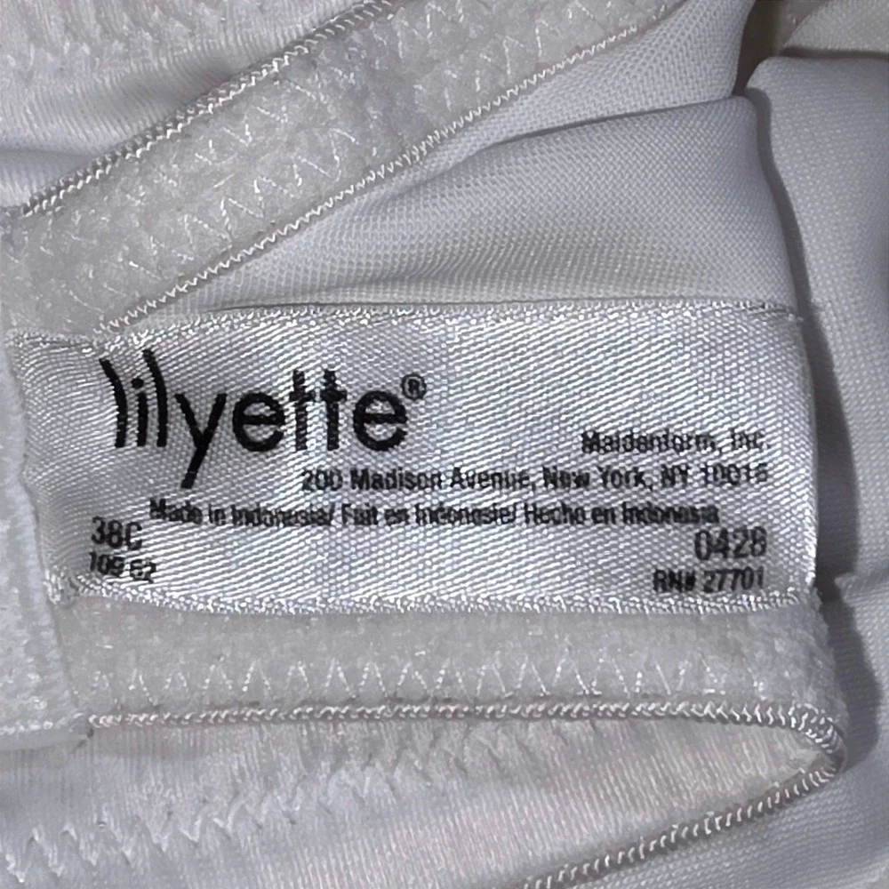 Lilyette by Maidenform Women's  Minimizer Underwire Bra Size 38C White Good